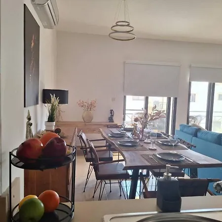 Paramount Gardens D204 * Терсефану