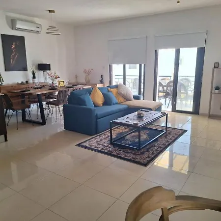 Paramount Gardens D204 Апартаменты