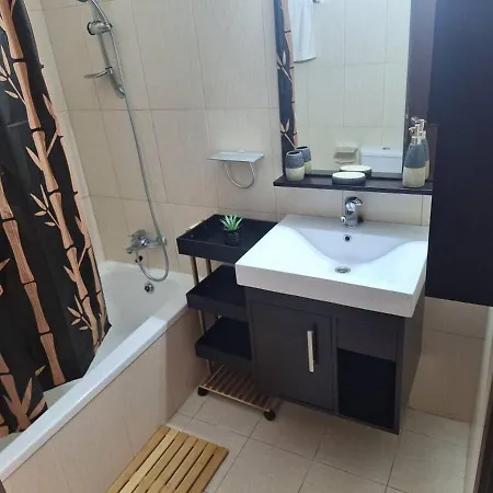 Paramount Gardens D204 Апартаменты