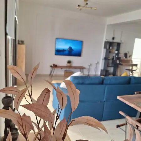 Paramount Gardens D204 Апартаменты