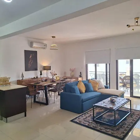 Апартаменты Paramount Gardens D204 *