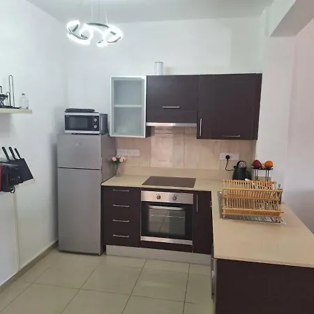 Paramount Gardens D204 * Терсефану