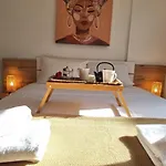 Paramount Gardens D204 Apartman