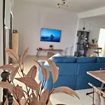 Paramount Gardens D204 Apartman