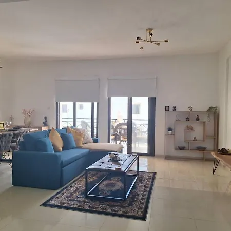 Paramount Gardens D204 Terszefánu