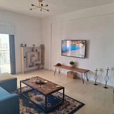 Paramount Gardens D204 Apartman