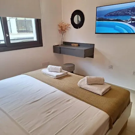 Paramount Gardens D204 Apartman