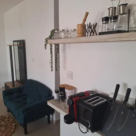 Paramount Gardens D204 * Terszefánu