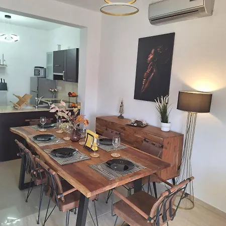 Paramount Gardens D204 Apartman Terszefánu