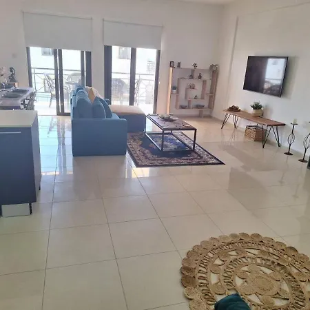 Paramount Gardens D204 Terszefánu