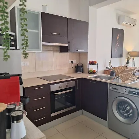 Paramount Gardens D204 Terszefánu