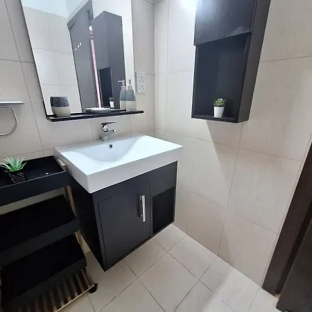 Paramount Gardens D204 Apartman Terszefánu