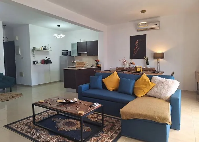 Paramount Gardens D204