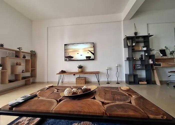 Paramount Gardens D204 דירה