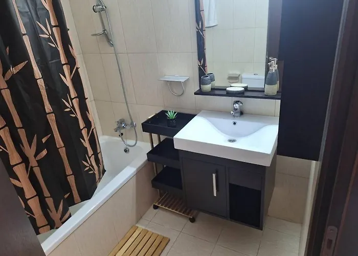 Paramount Gardens D204 Apartmán