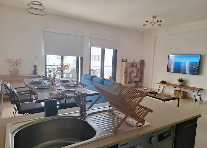 Paramount Gardens D204 *