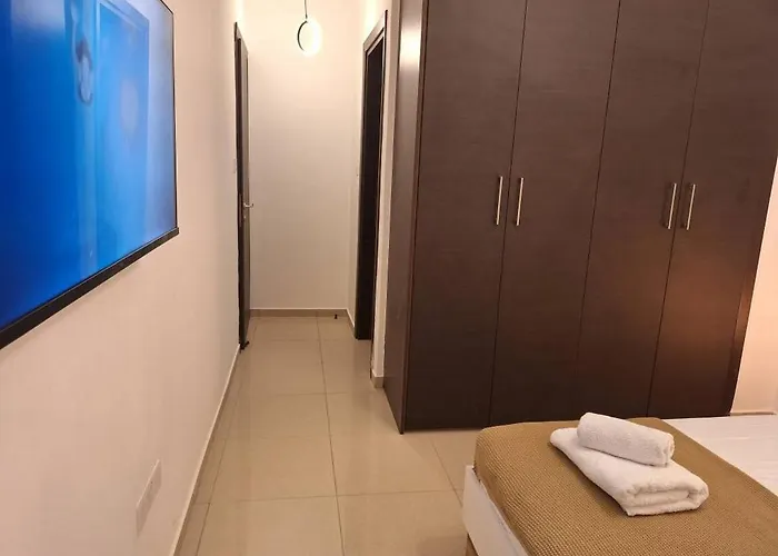 Paramount Gardens D204 *